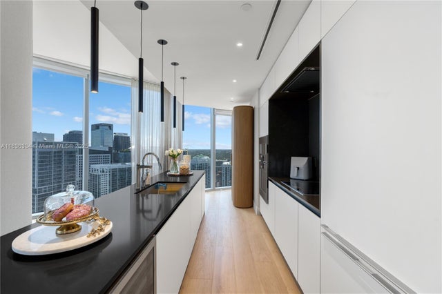 5 of 21 - 300 Biscayne Blvd Way 4707, Miami, FL