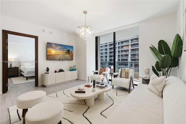 4 of 33 - 1000 Brickell Plz 2805, Miami, FL