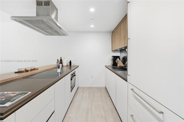 5 of 33 - 1000 Brickell Plz 2805, Miami, FL