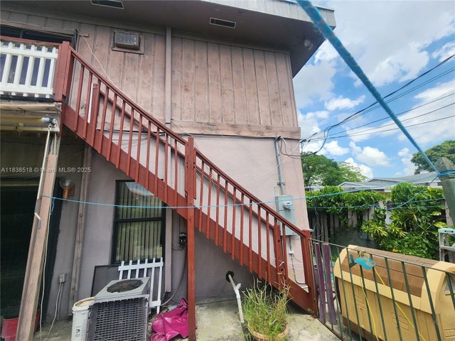4 of 16 - 935 Sw 72nd Ave, Miami, FL