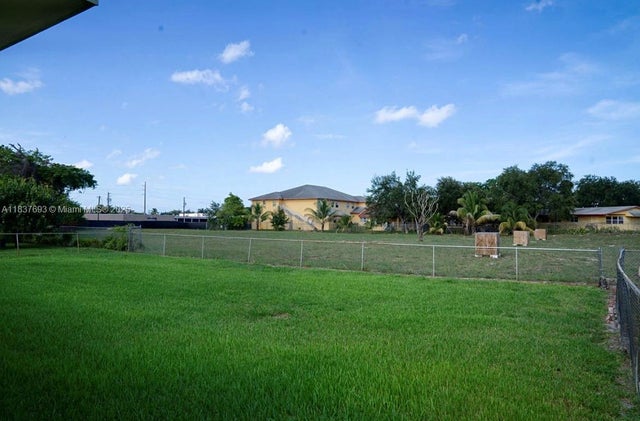 4 of 27 - 2930 Nw 24th Ave, Oakland Park, FL