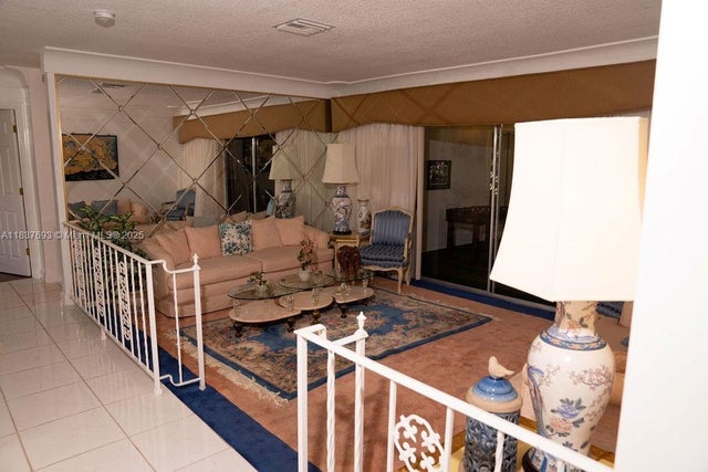 5 of 27 - 2930 Nw 24th Ave, Oakland Park, FL