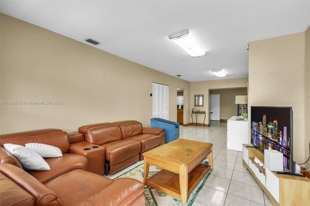 4 of 46 - 2761 Sw 33rd Ct, Miami, FL