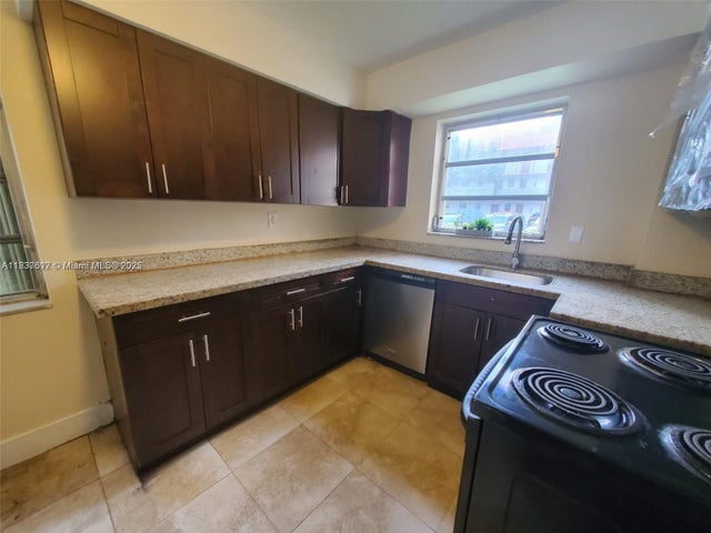 3 of 32 - 1450 Ne 191st St 106, Miami, FL