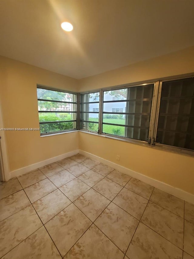 5 of 32 - 1450 Ne 191st St 106, Miami, FL
