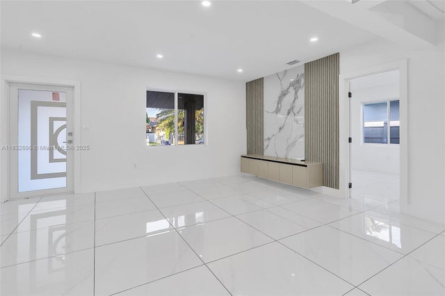 4 of 37 - 6540 Sw 25th St, Miami, FL