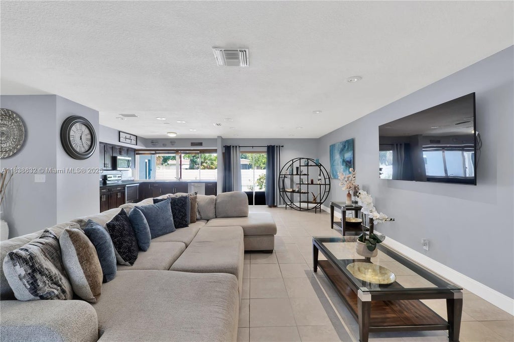 1730 N 55th Ave, Hollywood