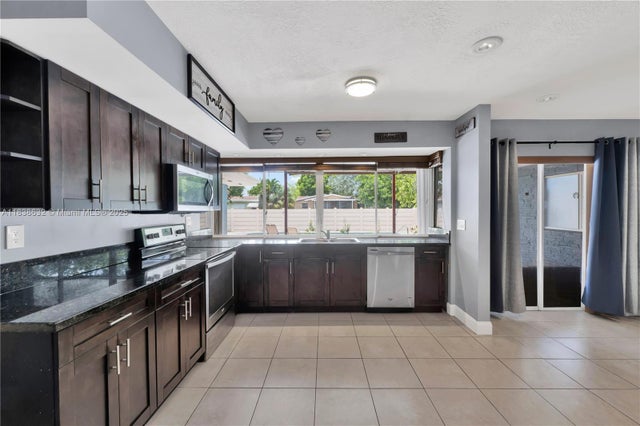 2 of 15 - 1730 N 55th Ave, Hollywood, FL