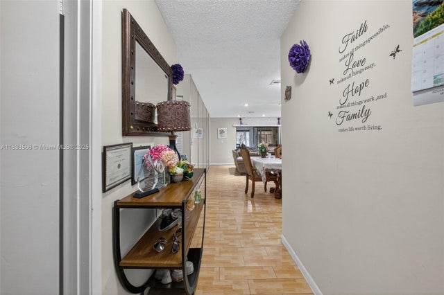 3 of 29 - 1600 Granfern Ave, West Palm Beach, FL