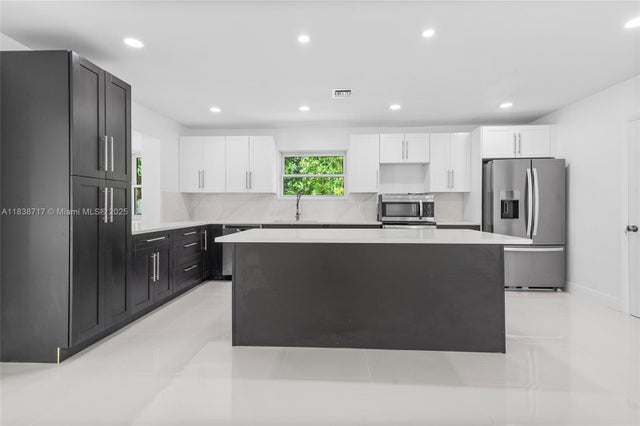 2 of 46 - 1124 Yale Dr, Hollywood, FL