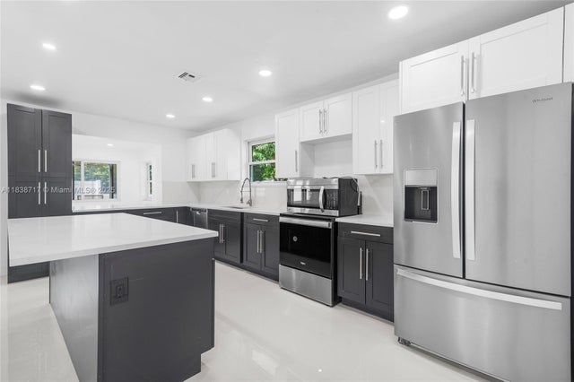 4 of 46 - 1124 Yale Dr, Hollywood, FL