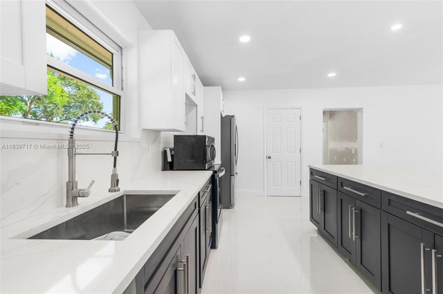 5 of 46 - 1124 Yale Dr, Hollywood, FL