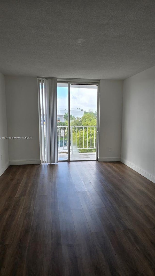3 of 17 - 498 Nw 165th St Rd D-407, Miami, FL