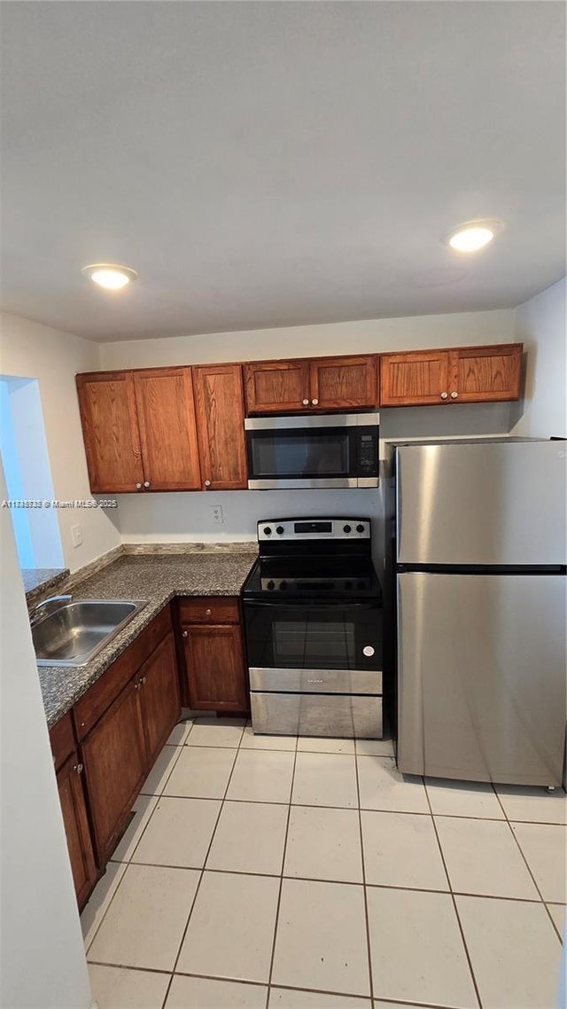 4 of 17 - 498 Nw 165th St Rd D-407, Miami, FL