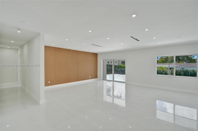 3 of 47 - 1840 Ne 199th St, Miami, FL