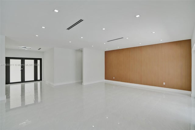 5 of 47 - 1840 Ne 199th St, Miami, FL