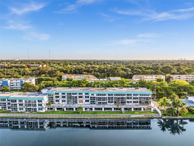 4 of 38 - 1170 Ne 191st St 24, Miami, FL