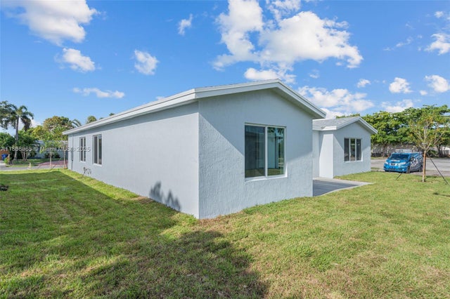 4 of 31 - 3451 Sw 19th St, Fort Lauderdale, FL