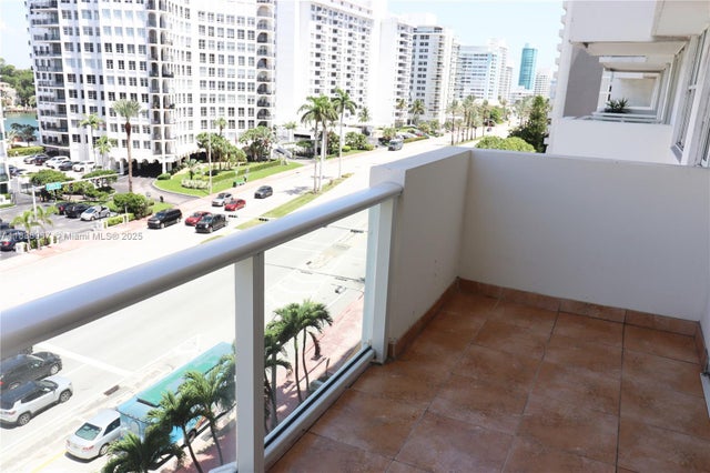 5 of 46 - 5601 Collins Ave 720, Miami Beach, FL