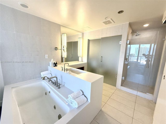 4 of 12 - 3101 Bayshore Dr 704, Fort Lauderdale, FL