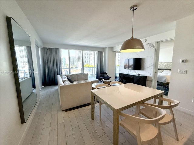 5 of 12 - 3101 Bayshore Dr 704, Fort Lauderdale, FL