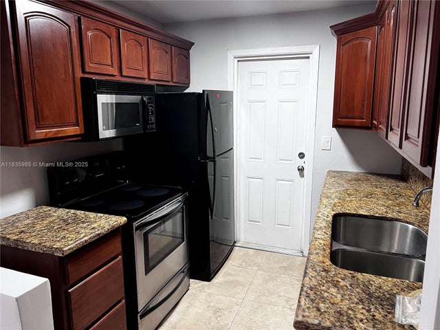 4 of 11 - 12590 Ne 16th Ave 605, North Miami, FL
