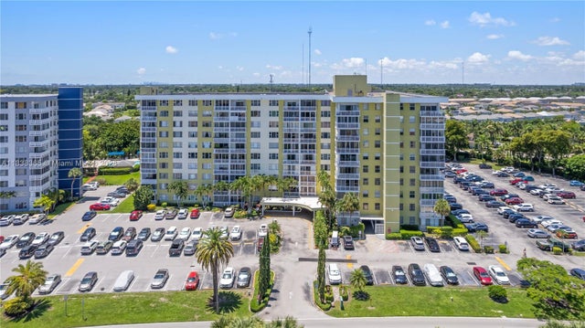 1 of 25 - 4400 Hillcrest Dr 314b, Hollywood, FL