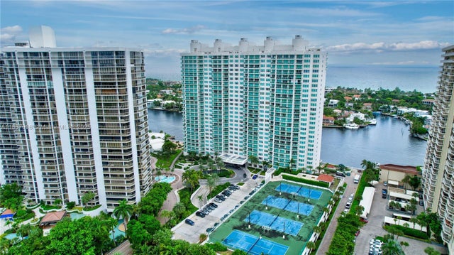 4 of 58 - 20281 E Country Club Dr 1801, Aventura, FL