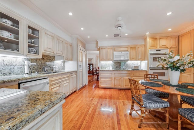 4 of 17 - 7805 Sw 141st St, Palmetto Bay, FL
