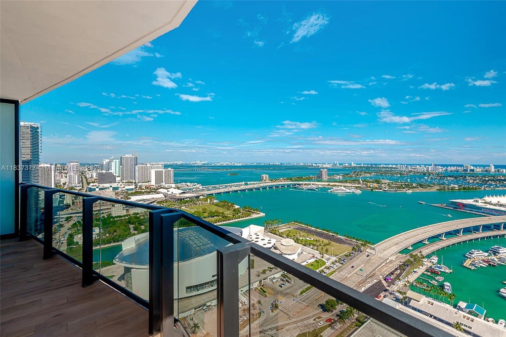 398 Ne 5th St 3711, Miami