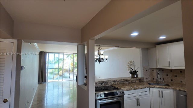 1 of 38 - 1075 Ne Miami Gardens Dr 306, Miami, FL