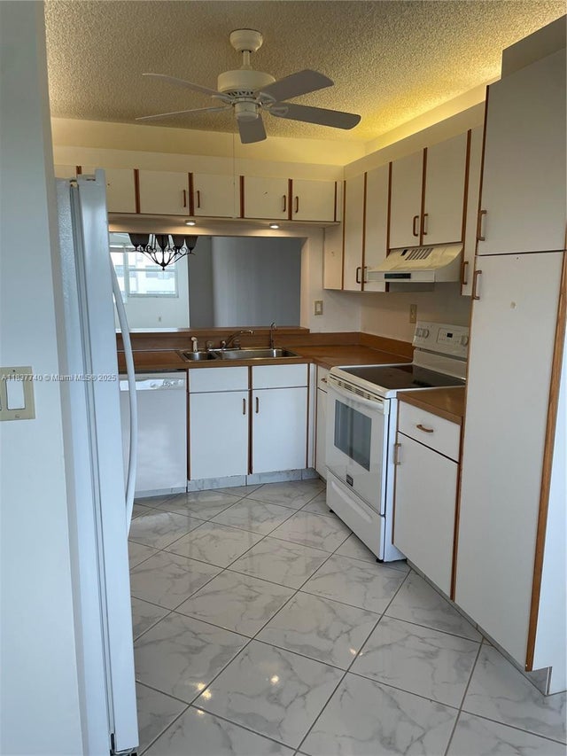 4 of 12 - 7152 S Devon Dr 304, Tamarac, FL