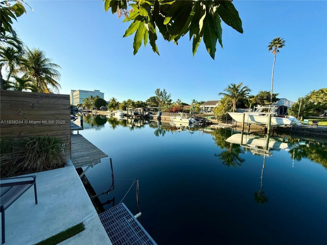 4 of 45 - 1945 Ne 123rd St, North Miami, FL