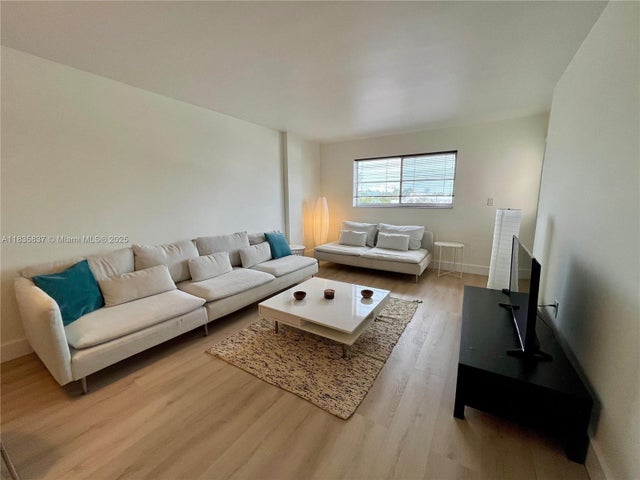 2 of 14 - 1575 Euclid Ave 505, Miami Beach, FL