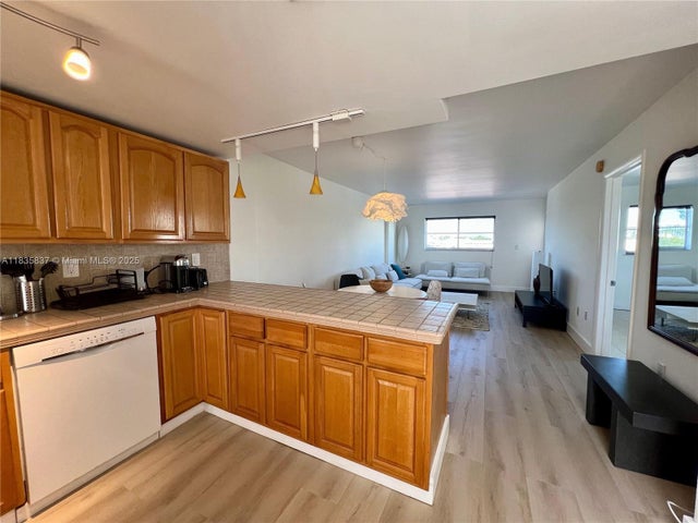 3 of 14 - 1575 Euclid Ave 505, Miami Beach, FL