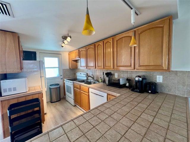 4 of 14 - 1575 Euclid Ave 505, Miami Beach, FL