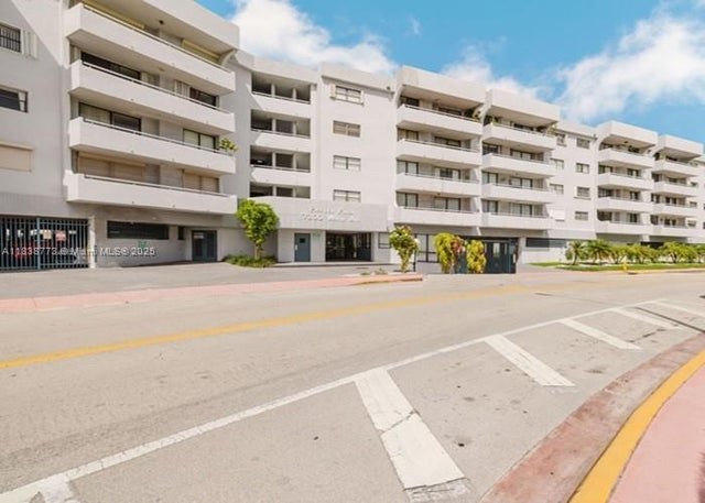 1 of 16 - 7300 Wayne Ave 418, Miami Beach, FL