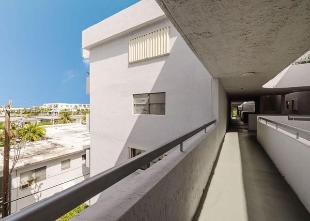 4 of 16 - 7300 Wayne Ave 418, Miami Beach, FL