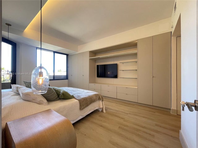 4 of 37 - 201 Crandon Blvd 305, Key Biscayne, FL