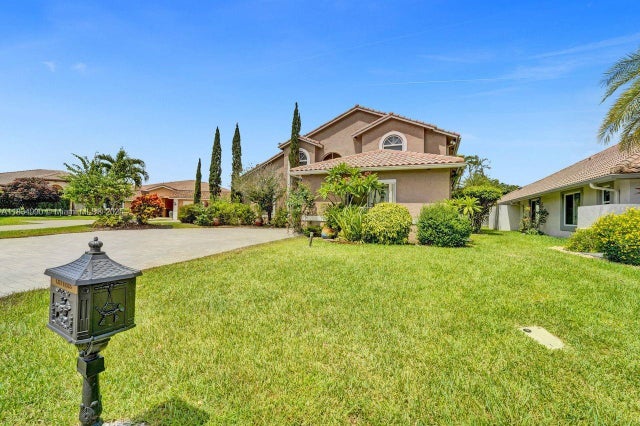 2 of 41 - 9940 Sw 4th St, Plantation, FL
