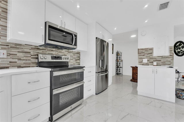 1 of 60 - 3661 Via Poinciana 206, Lake Worth, FL