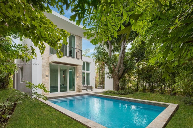 5 of 29 - 335 W 46th St, Miami Beach, FL