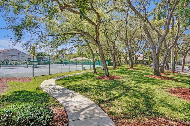 5 of 16 - 4966 Sw 33rd Ter, Hollywood, FL