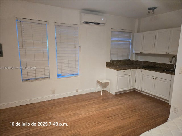 1 of 7 - 642 Michigan Ave 4, Miami Beach, FL