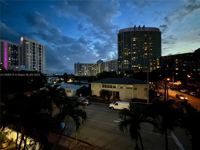 3 of 16 - 1455 West Ave 403, Miami Beach, FL