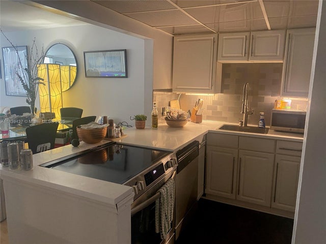 3 of 24 - 1228 West Ave 911, Miami Beach, FL