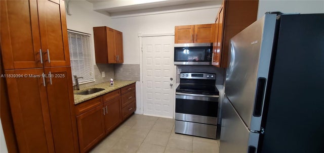 3 of 8 - 1887 Nw 66th St, Miami, FL