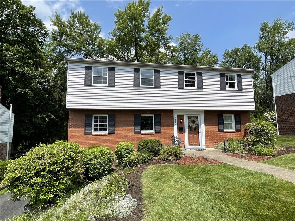 1332 Hazenwood Drive, Monroeville
