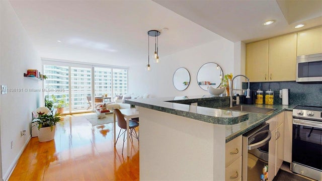 4 of 42 - 5600 Collins Ave 10a, Miami Beach, FL