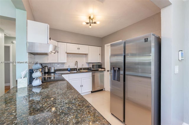 4 of 30 - 412 Sw 16th Ct, Fort Lauderdale, FL